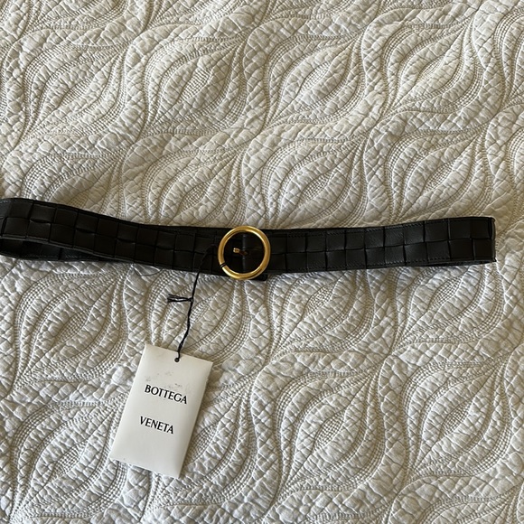BOTTEGA VENETA Maxi Intreccio Leather Belt in Black - Picture 2 of 4